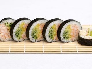 Futomaki z gotowanymi krewetkami 6 szt.