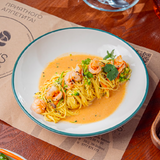 Яичная лапша с креветками в соусе том ям 