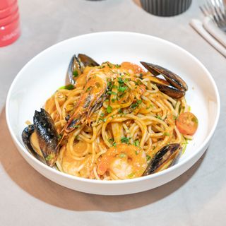 Spaghetti cu fructe de mare