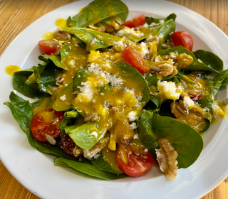 Ensalada de espinacas con manzana