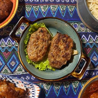 კოტლეტი ღორისა და საქონლის ხორცით