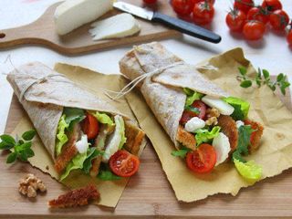 Piadina con cotoletta e kebab