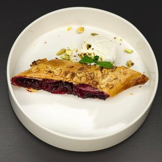 Вишневий штрудель (130г)