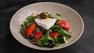 Салат з фетою та свіжими овочами (300 г)