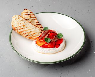 Ardei copți cu hamsii și mousse de ficat de cod