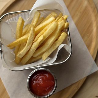 French Fries with sauce Toma/კარტოფილი ფრი