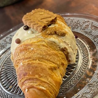Croissant Relleno De Crema Lotus