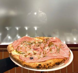 35. Pizza sospesa