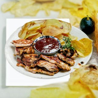 Свински вратни карета + Coca-Cola кен