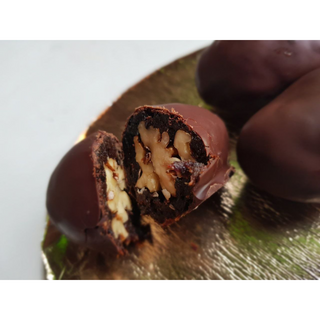 Чорнослив з волоським горіхом у шоколаді 