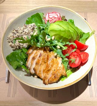 Աղցան հավով և քինոայով