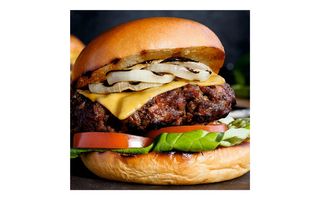 Steak Burger cu cartofi prajiti