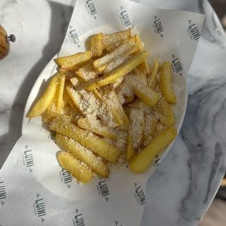 Papas con aceite de trufa y parmesano