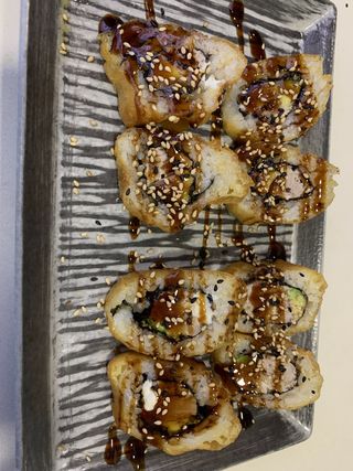 Tempura atún roll (8 pzs.)