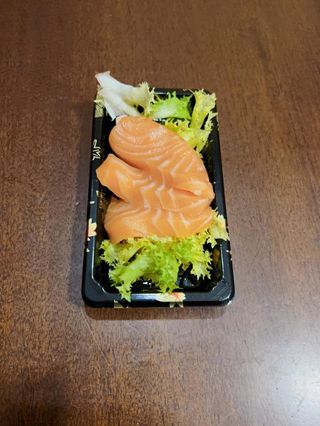 93. Sashimi salmone