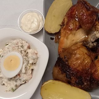 Lote medio pollo con ensaladilla