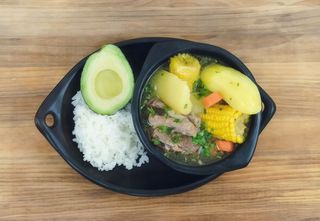 Sancocho completo de pollo o pescado