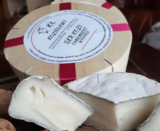 Ser kozi CAMEMBERT W POPIELE, Podpuszczkowy ok. 220g "W pudełku" 