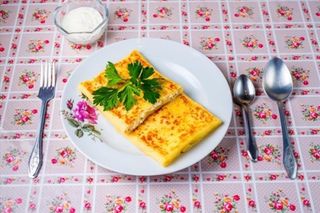 Блин с творогом и изюмом