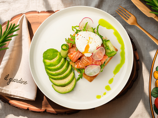 Focaccia cu somon și ou poșat