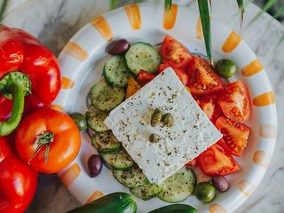 Грецький салат з фетою Lykas з двох видів молока (330г)