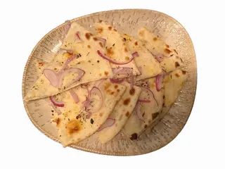 Фокачча з солодкою цибулею та Пармезаном (100г)