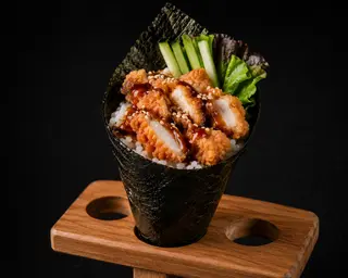 Temaki pollo fritto