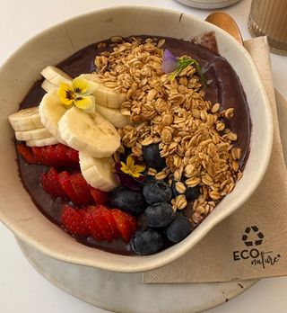 Açaí berry bowl