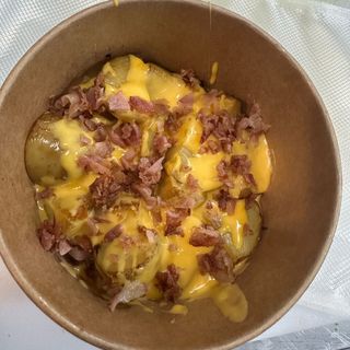Patatas bacon y queso cheddar