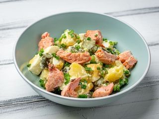 Картопляний салат з лососем з печі (330g)