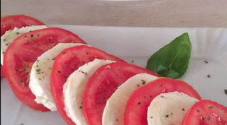Kaprese salata