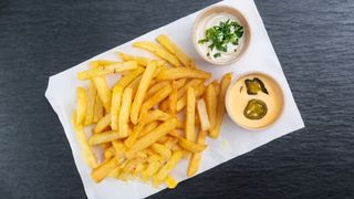 CARTOFI PRAJITI CU SOS CHEDDAR & JALAPENO 250Gr FBG