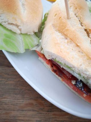 Sanduiche de Bacon, Tomate e Alface