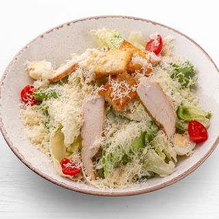Салат "Цезарь" с курицей (400г)
