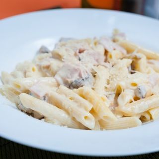 Penne Prosciutto e Funghi