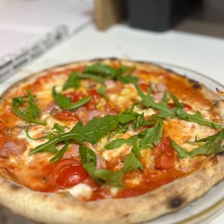 Norcia, funghi freschi, pomodorini e rucola