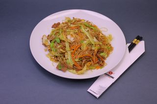 825. Testenina sa teletinom i povrćem