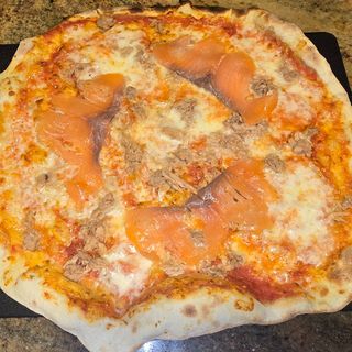 Pizza Piccolina Tonno e salmone (28 Cm.)