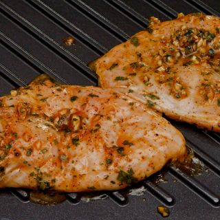 Filete De Pollo Plancha Con Patatas +salsa a elegir