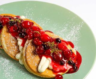 Панкейк с ягодным джемом  180 гр