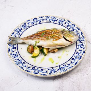 Riba na žaru sa povrćem