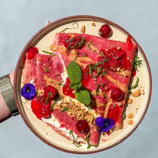 Clatite roz cu visine