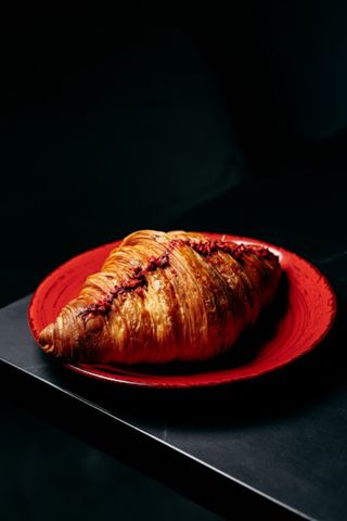 Круасан малина-нутелла