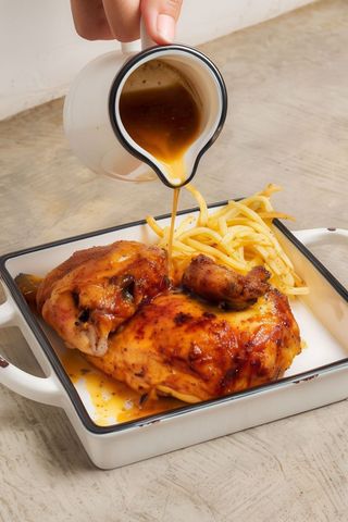 Extra jugo de pollo a l'ast (se sirve en el mismo envase que el  pollo)