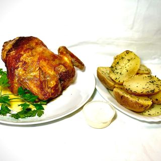 Lote de pollo a last (Pollo asado) con patatas al caliu