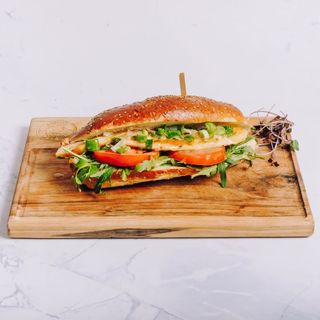 Sendvič piletina grill i pomfrit