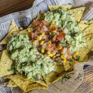 Nachos con Guacamole.
