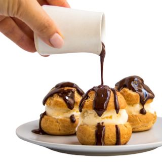 Profiteroles com Calda de Chocolate
