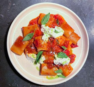 Paccheri con salsa de tomates 