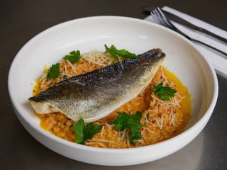 Сібас з томатним птітімом (365г)